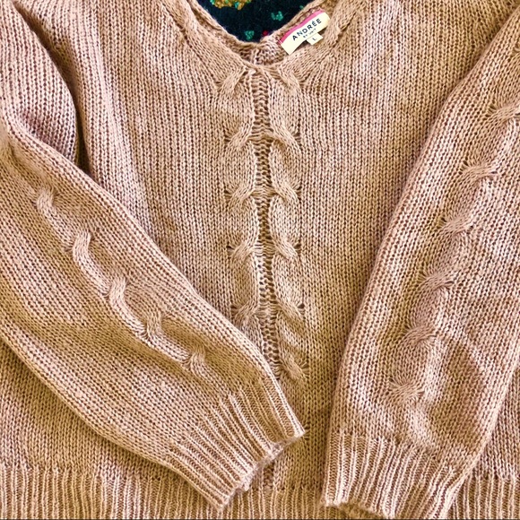 Soft sweater with cable knit details - Picture 2 of 6